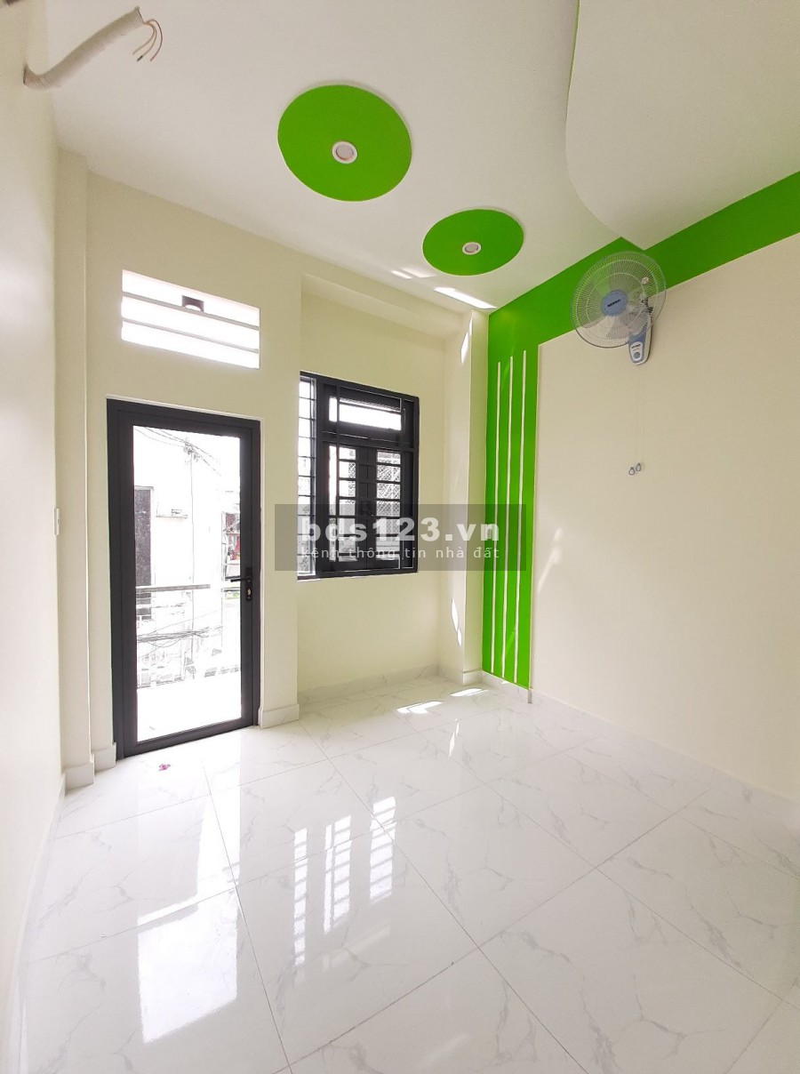 HIẾM BÁN CHỈ NHỈNH 2 TỶ CÓ NGAY NHÀ HXH 3 TẦNG BTCT TÂN BÌNH