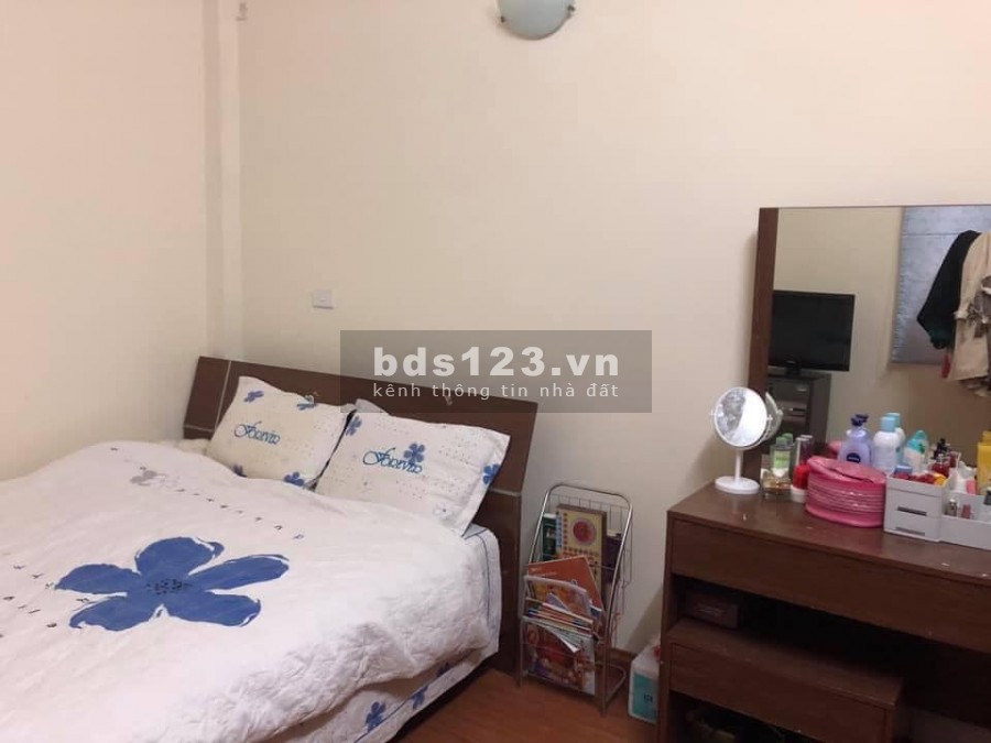 Cần Bán Đất Tặng Nhà, C4, MT 3.85m, 39m2- Gía: 2 Tỷ. LH; 0976056889