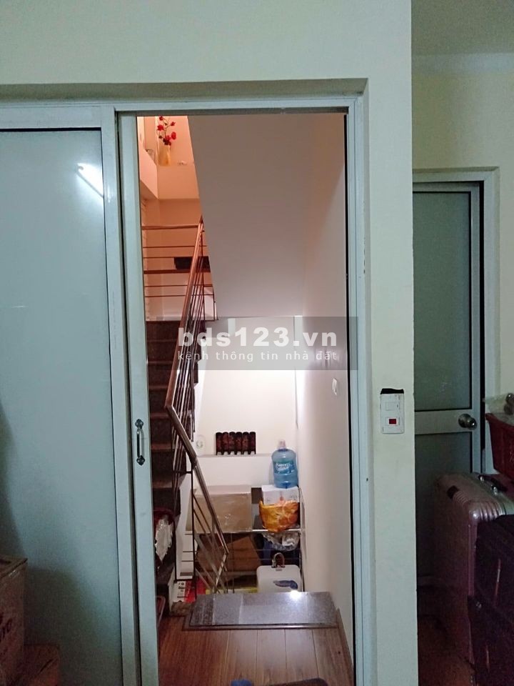 Bán nhà đẹp ngay phố Nghi Tàm – Tây Hồ. ô tô 20m. 5 tầng. giá 3.25 tỷ.