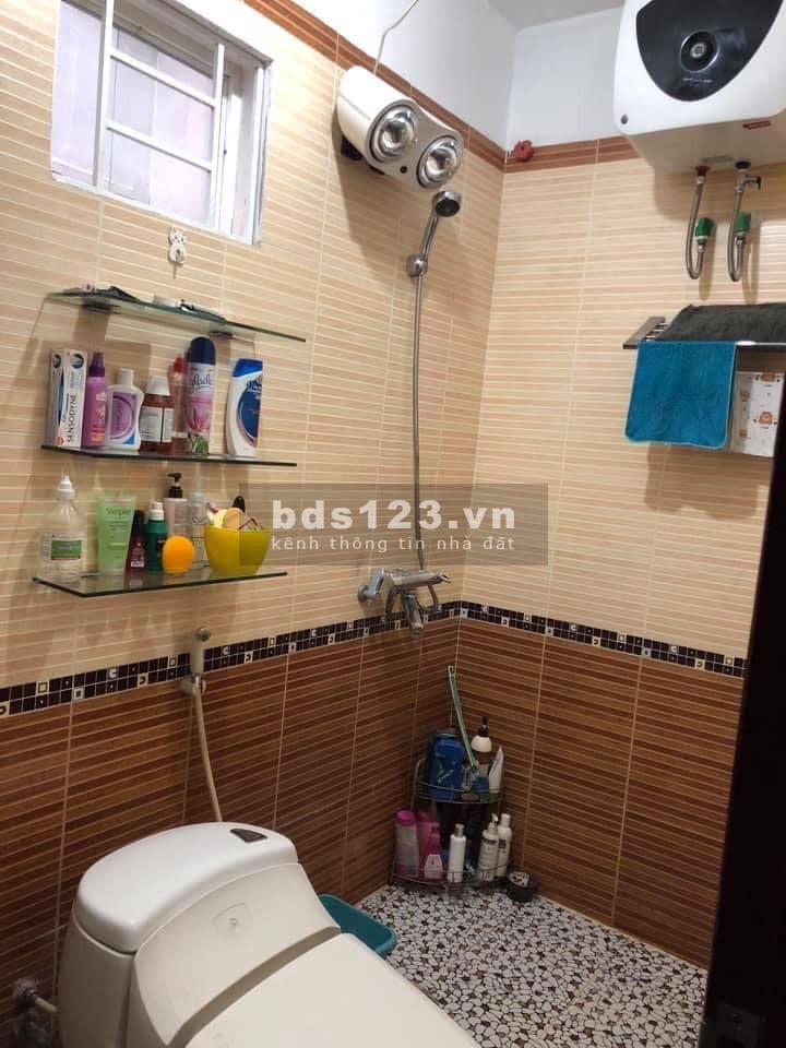 Cần Bán Đất Tặng Nhà, C4, MT 3.85m, 39m2- Gía: 2 Tỷ. LH; 0976056889