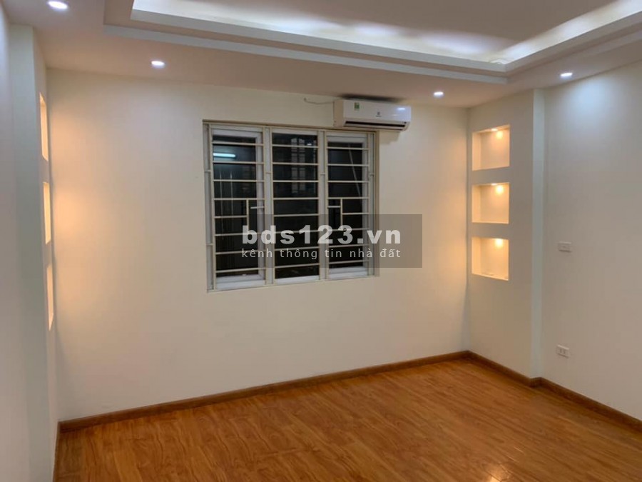 Bán nhà Nguyễn Khánh Toàn, Cầu Giấy 51m2, 5 tầng, giá 6.7 tỷ, ô tô chạy vòng quanh