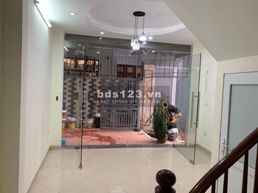 Bán nhà Nguyễn Khánh Toàn, Cầu Giấy 51m2, 5 tầng, giá 6.7 tỷ, ô tô chạy vòng quanh