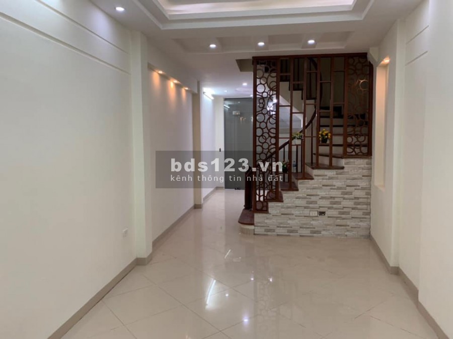 Bán nhà Nguyễn Khánh Toàn, Cầu Giấy 51m2, 5 tầng, giá 6.7 tỷ, ô tô chạy vòng quanh
