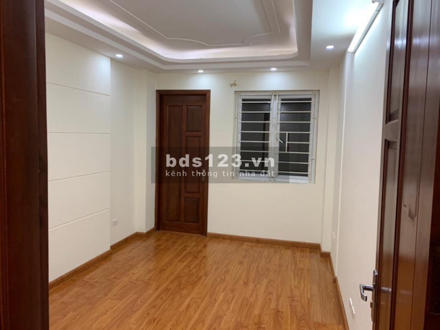 Bán nhà Nguyễn Khánh Toàn, Cầu Giấy 51m2, 5 tầng, giá 6.7 tỷ, ô tô chạy vòng quanh