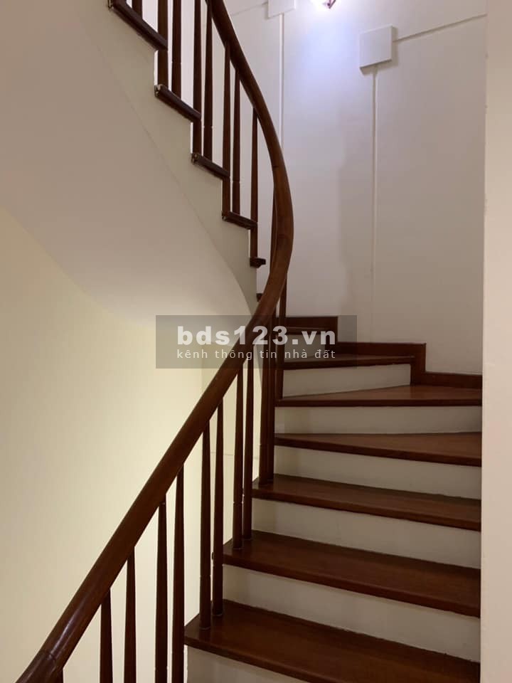 Bán nhà Nguyễn Khánh Toàn, Cầu Giấy 51m2, 5 tầng, giá 6.7 tỷ, ô tô chạy vòng quanh