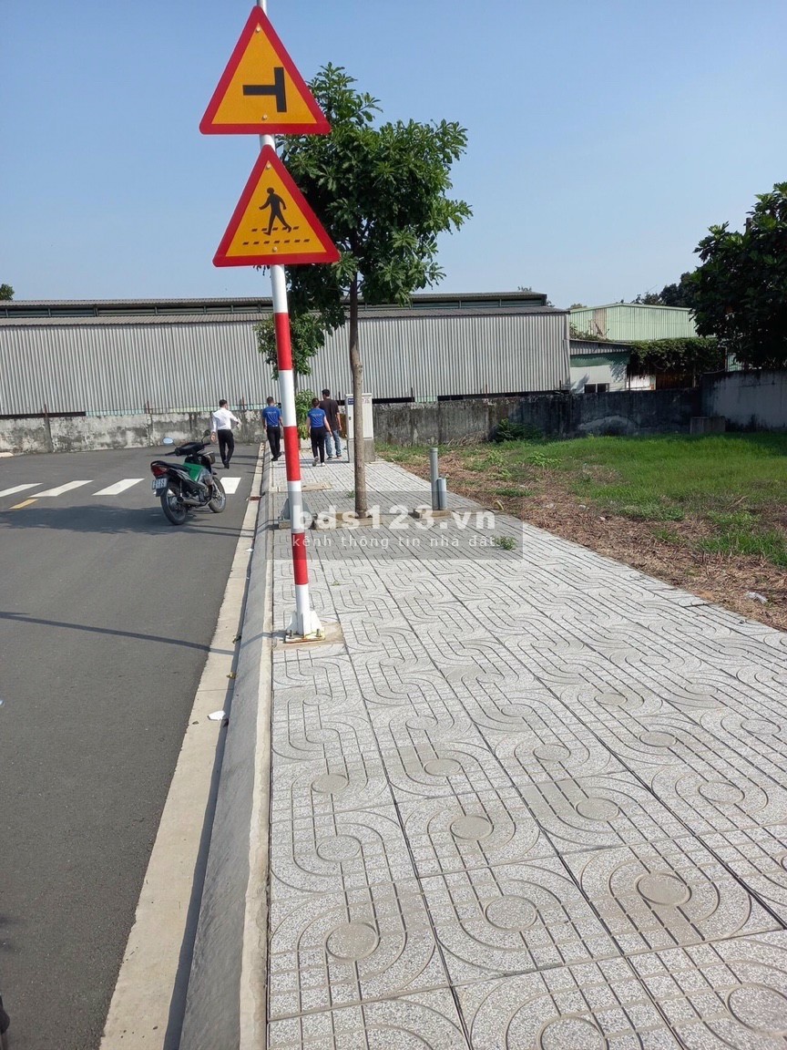 Bán lô đất Ngã tư Phú Lợi gần chợ Hàng Bông