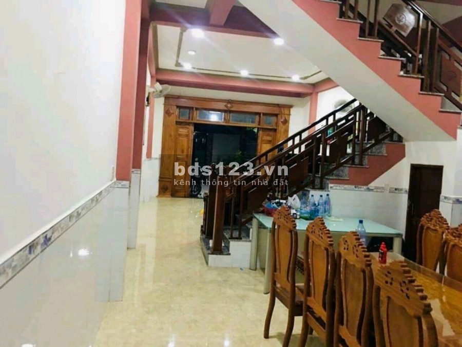 Bán căn nhà 2 mặt tiền Ngã tư Phú Lợi gần chợ Hàng Bông