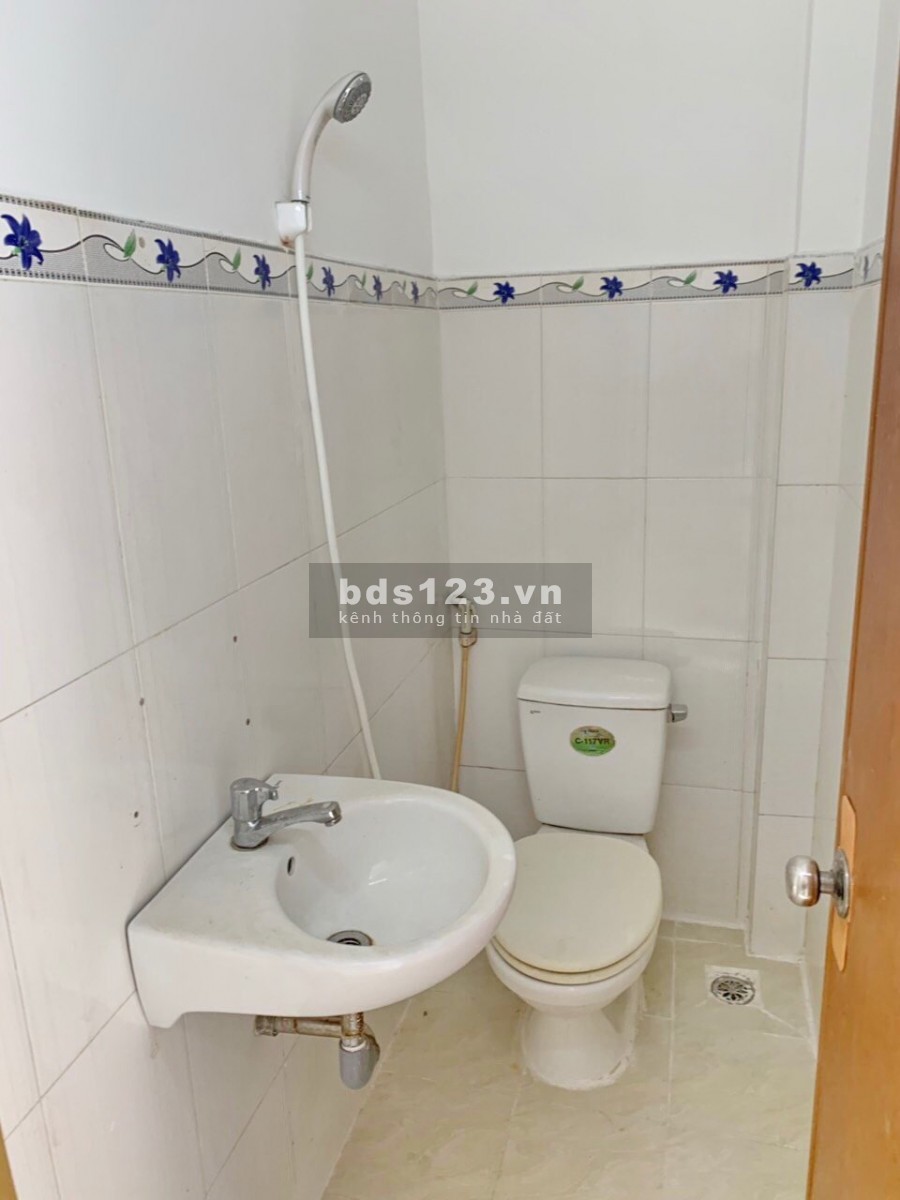 Nhà nở hậu 2lầu/ST ngay chợ Thiết đường Tân Phước P6 Q11
