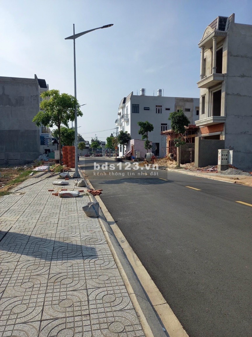 Bán lô đất Ngã tư Phú Lợi gần chợ Hàng Bông
