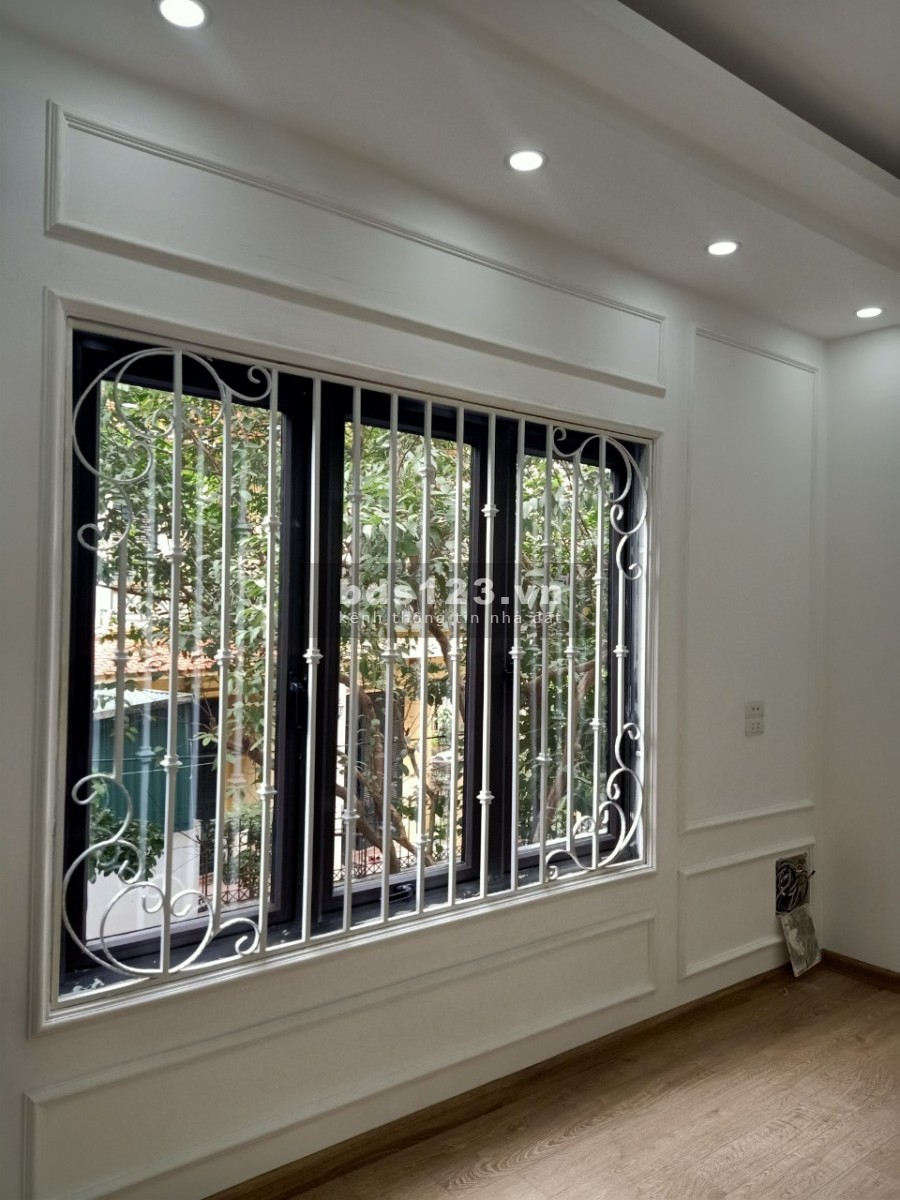 Bán nhà phố Bồ Đề - 57m2 x 4 tầng; 2 mặt thoáng trước - sau, gần hồ, nhà đẹp ở trước tết 4.09 tỷ