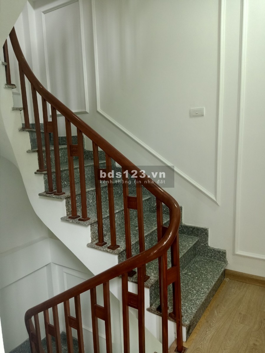 Bán nhà phố Bồ Đề - 57m2 x 4 tầng; 2 mặt thoáng trước - sau, gần hồ, nhà đẹp ở trước tết 4.09 tỷ