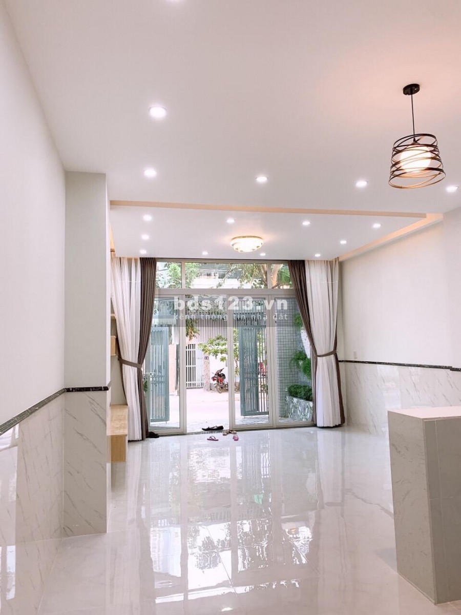 Bán nhà Phạm Văn Bạch, Tân Bình, giá rẻ, 41m2, 2 tầng, 3.1 tỷ.