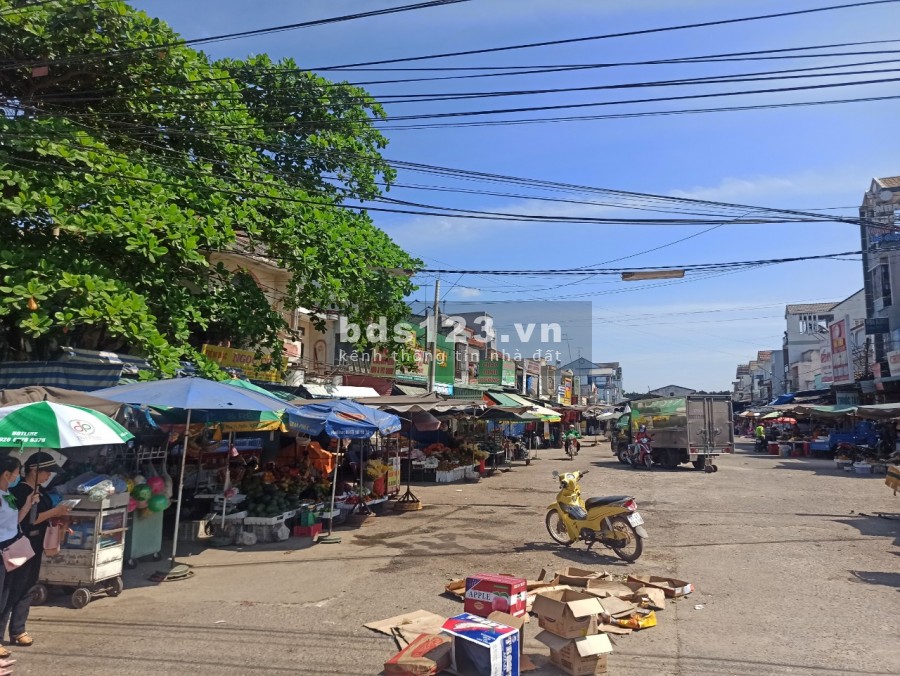 Cần tiền kinh doanh nên tôi cần bán lô đất 220m2 giá 450tr, chính chủ giấy tờ sang tên trong ngày