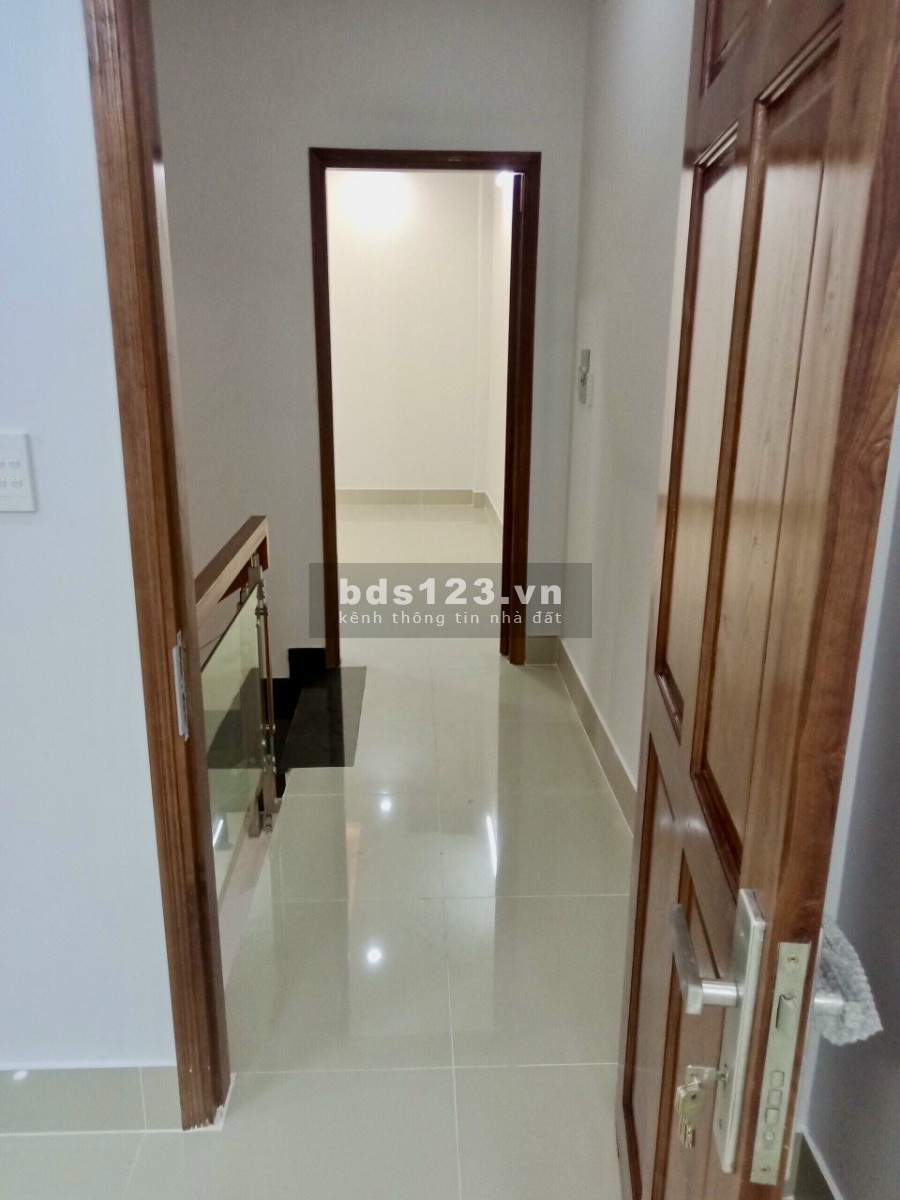 Bán căn nhà 2 mặt tiền Ngã tư Phú Lợi gần chợ Hàng Bông