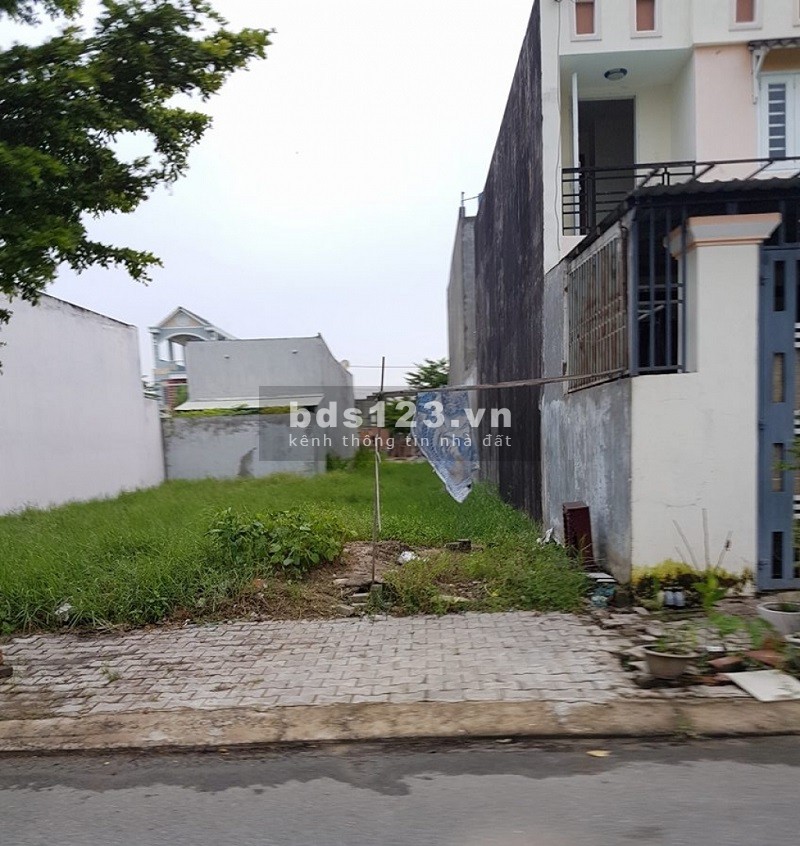 GẤP LÔ ĐẤT 120M2 MẶT TIỀN ĐƯỜNG ĐOÀN NGUYỄN TUẤN, GIÁ 700TR, SHR