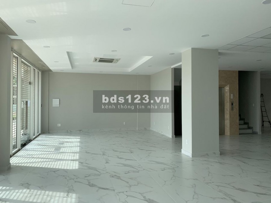 [CHO THUÊ] Mặt bằng 1000m2 Saritown Sala Q2 đã hoàn thiện có thang máy