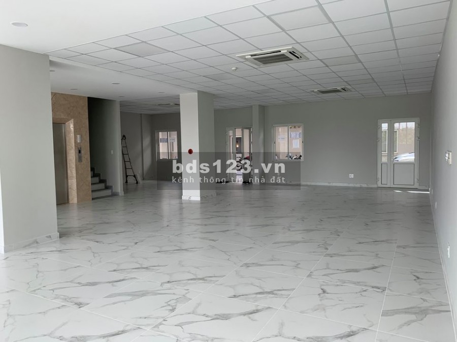 [CHO THUÊ] Mặt bằng 1000m2 Saritown Sala Q2 đã hoàn thiện có thang máy