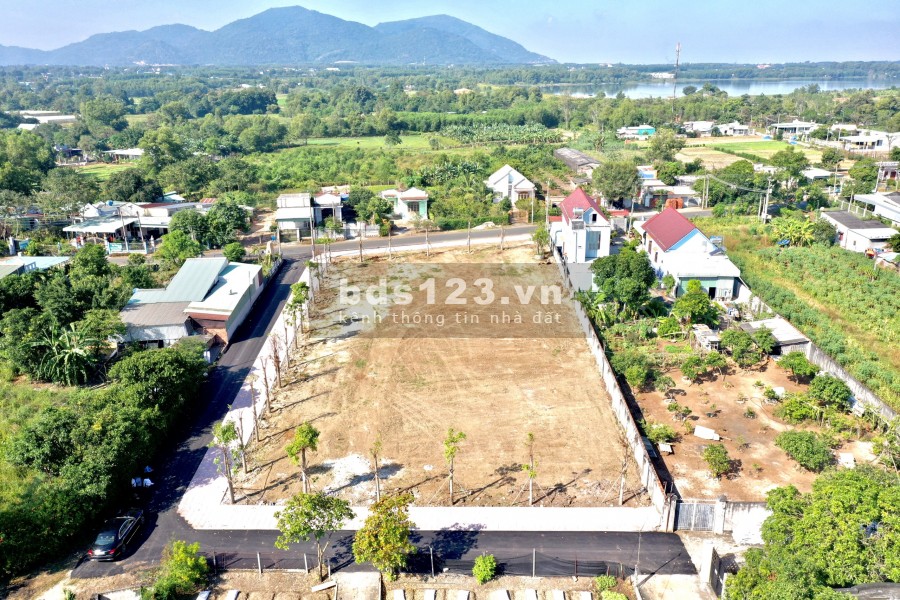 Đất chính chủ cần bán 2 mặt tiền đường lớn 20m Trung Tâm Phú Mỹ