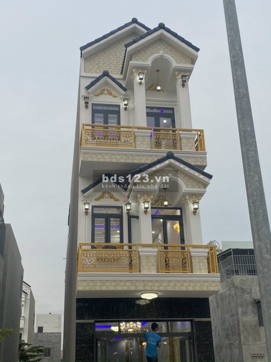 Chính chủ cần bán căn nhà 1 trệt 2 lầu đường Phan Đình Giót, Thuận An, Gía chỉ 2,3 tỉ.