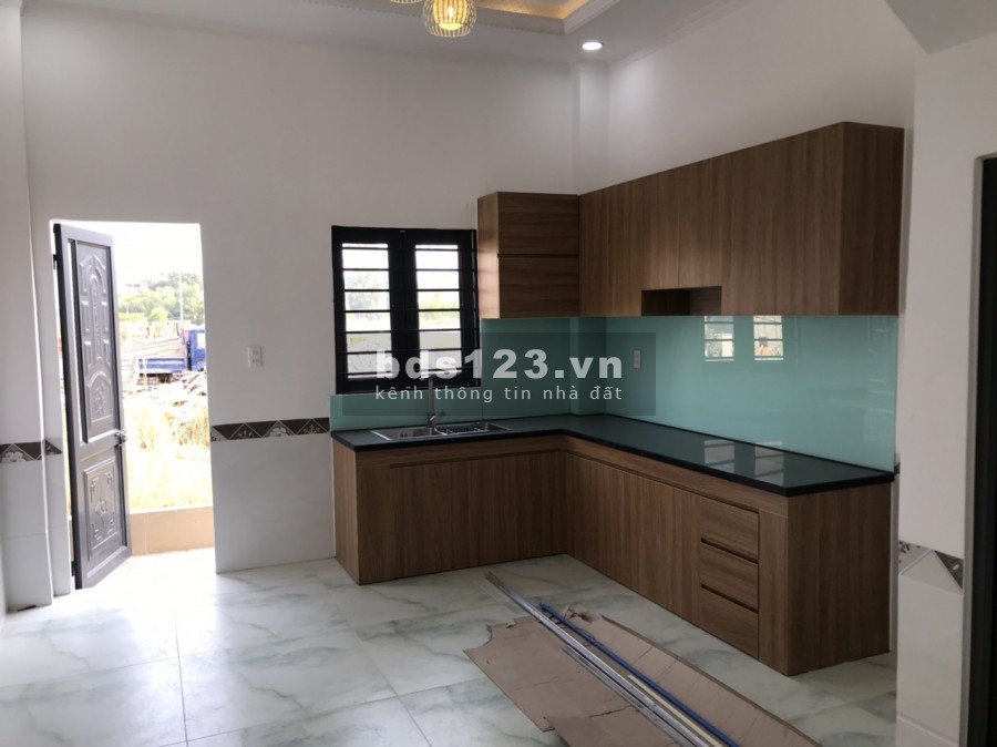 Chính chủ cần bán căn nhà 1 trệt 2 lầu đường Phan Đình Giót, Thuận An, Gía chỉ 2,3 tỉ.