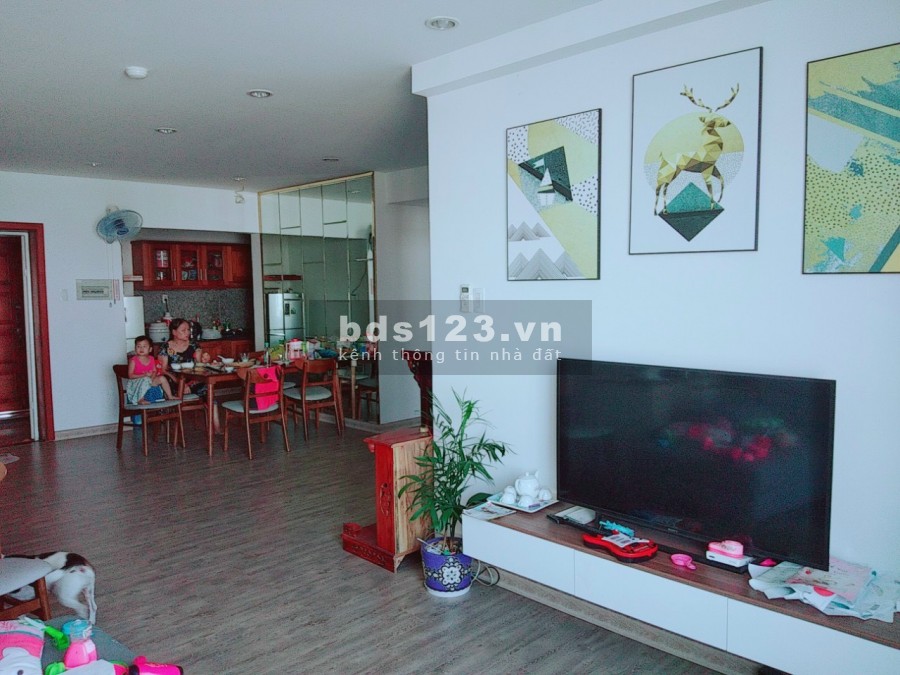 Bán nhanh căn hộ Hoàng Anh An Tiến thiết kế 119m2 3pn, 2wc. Nhà lót lại sàn hoàn toàn. Gía bán: 2 tỷ 370 triệu