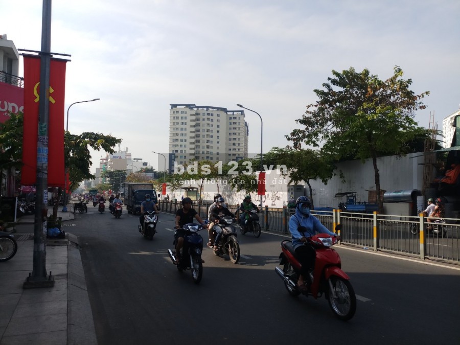 Tòa nhà Luỹ Bán Bích, Tân Phú, DT 16x35m (nở hậu 20m ). Gồm 2 Hầm, trệt, lửng, 8 lầu. Giá 135 Tỷ