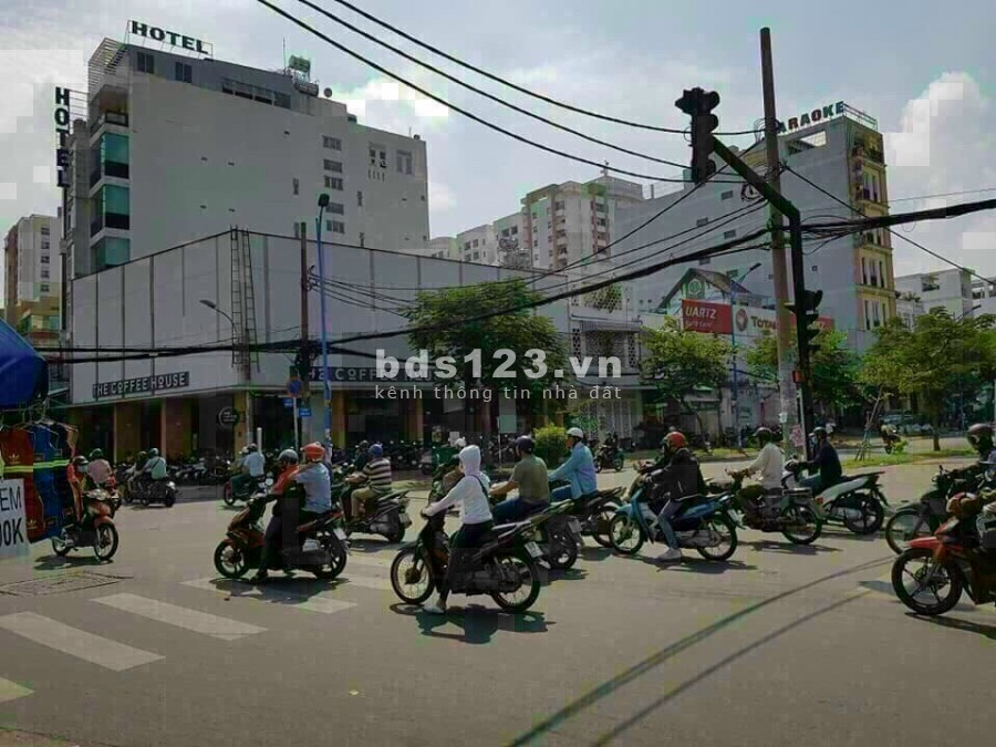 Bán trạm xăng dầu góc 2 mặt tiền Đồng Đen và Hồng Lạc, P10, Tân Bình. DT 614m2 đất. Giá 105 tỷ