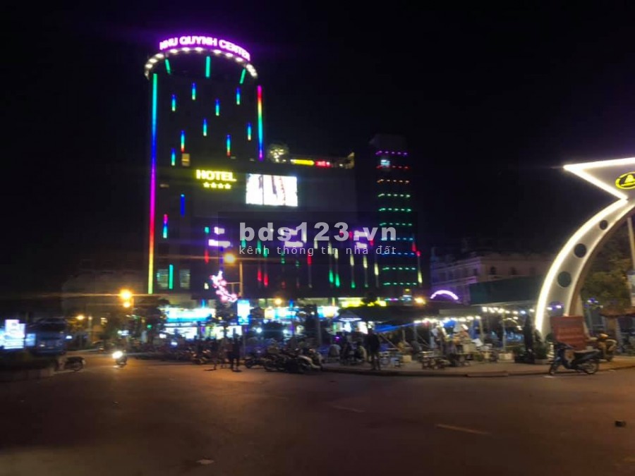 Bán căn nhà cực đẹp đã hoàn thiện cơ bản, ngay chợ trung tâm Như Quỳnh Center, lh 0835459289 