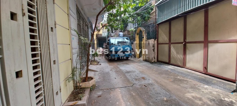 Bán đất Phố Hoàng Quốc Việt, phân lô, ô tô, 75m2, MT5m, nhỉnh 8 tỷ.