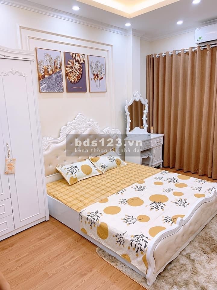 Gia đình bán nhà Bồ Đề, Long Biên 5 Tầng, 36m2, 3.3 tỷ