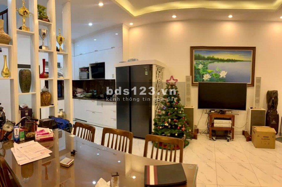 Bán nhà cực đẹp Kim Mã Ba Đình, DT 37m2 5 Tầng MT 4,8m Giá chỉ 5,6 tỷ