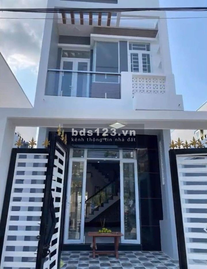 Bán nhà sát ngay Cầu Lớn Hoc Môn.
