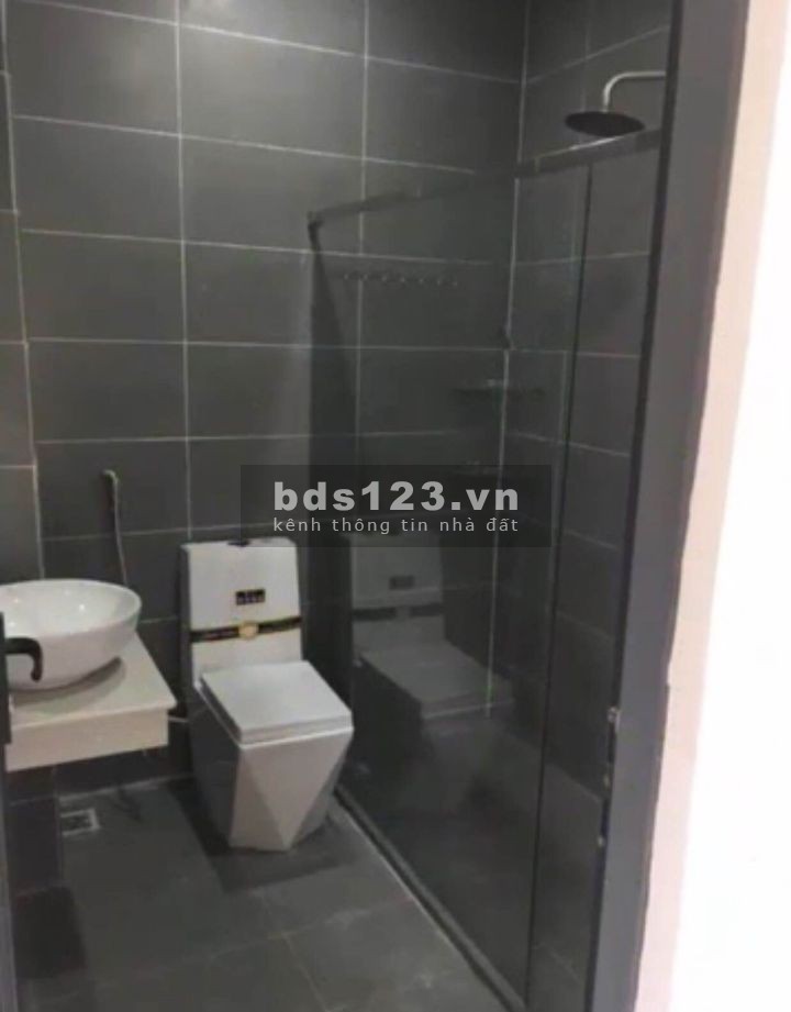 Bán nhà sát ngay Cầu Lớn Hoc Môn.