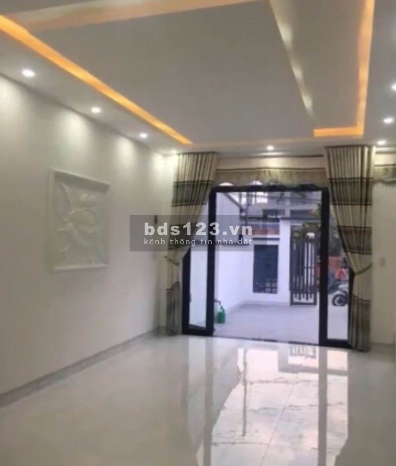 Bán nhà sát ngay Cầu Lớn Hoc Môn.