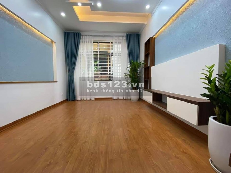 Bán nhà Nhân Hòa 4 tỷ, Ô tô đỗ cửa, nhà 5 tầng vẫn còn mới, thoáng trước sau.