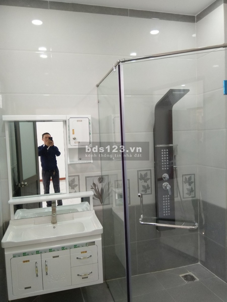 Nhà mới SHR thiết kế sang trọng hiện đại KDC Đại Hải Hóc Môn