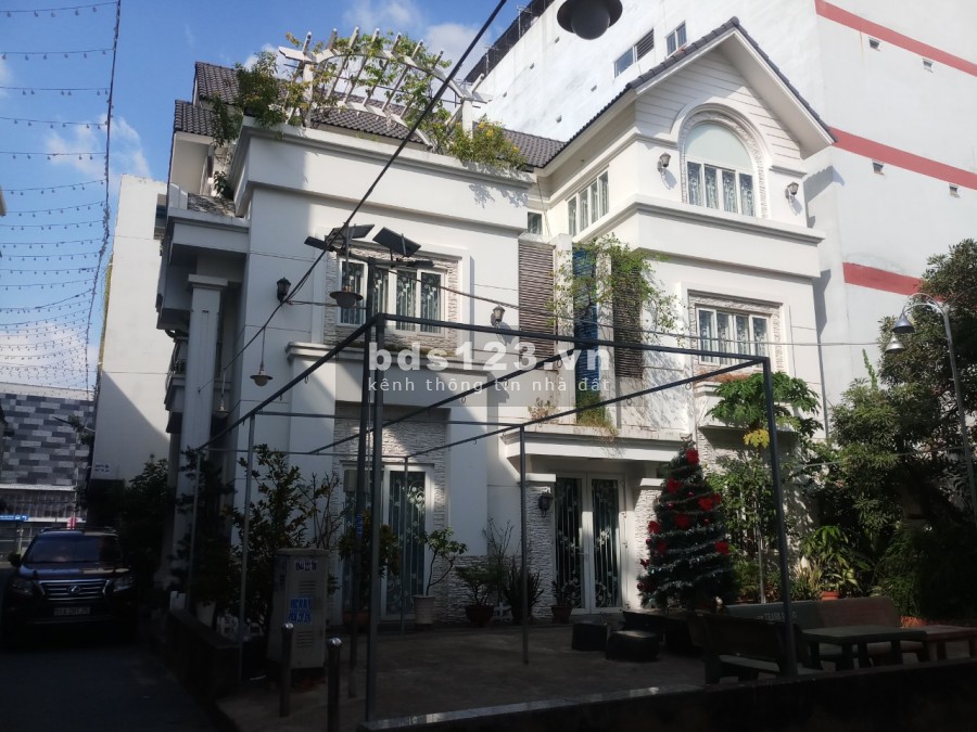 Biệt thự siêu đẹp,giáp vách công viên. Ngay Aeon Tân Phú. DT 12mx15m. Đúc 3 Tấm, ko lỗi. Giá 27 tỷ