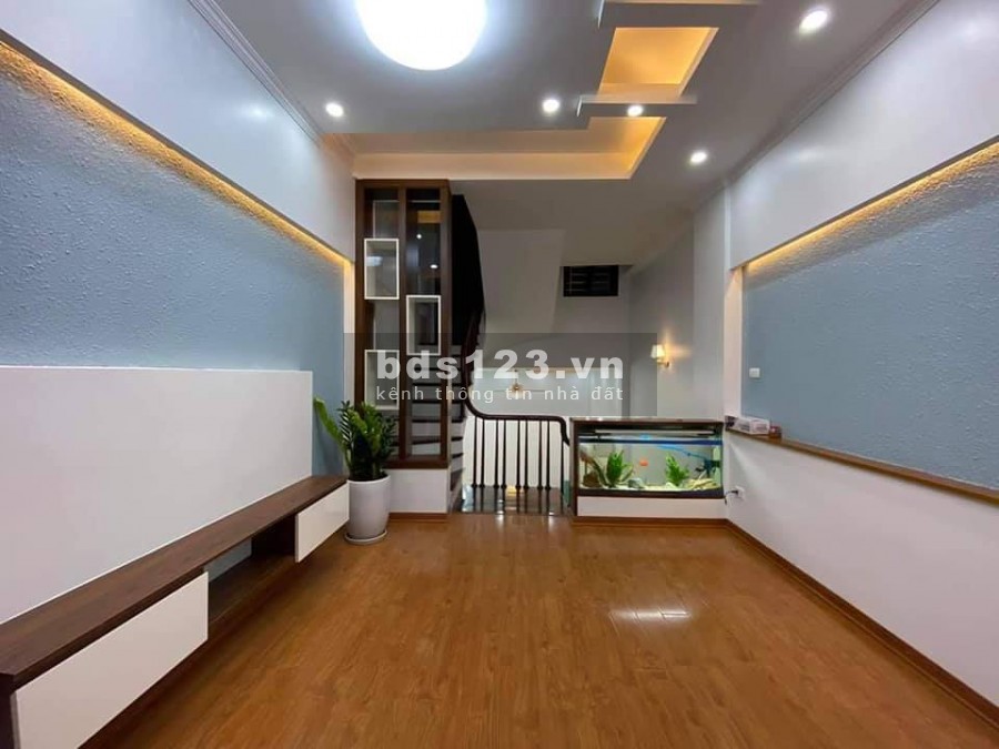 Bán nhà Nhân Hòa 4 tỷ, Ô tô đỗ cửa, nhà 5 tầng vẫn còn mới, thoáng trước sau.