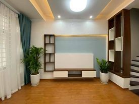 Bán nhà Nhân Hòa 4 tỷ, Ô tô đỗ cửa, nhà 5 tầng vẫn còn mới, thoáng trước sau.