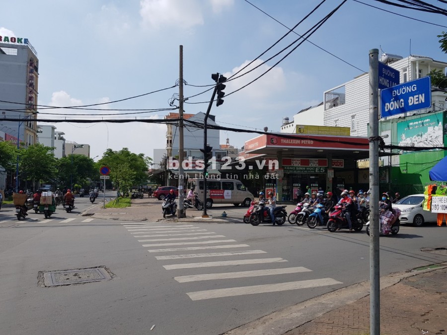Bán trạm xăng dầu góc 2 mặt tiền Đồng Đen và Hồng Lạc, P10, Tân Bình. DT 614m2 đất. Giá 105 tỷ