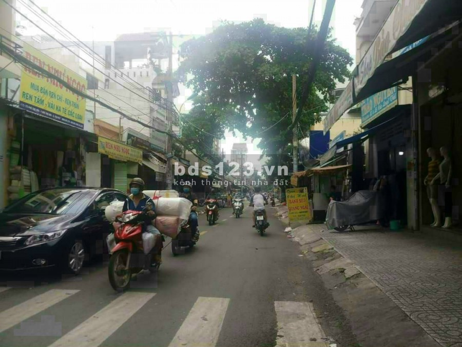 Góc 2 MT chợ vải Phú Thọ Hòa và Phạm Vấn, DT 16x20m.Nhà 2 lầu và 4 kiot đang cho thuê. Giá 45 Tỷ