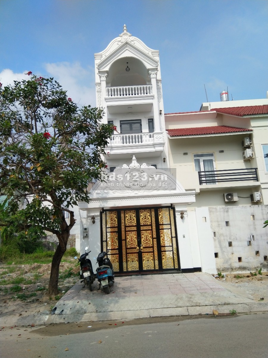 Nhà mới SHR thiết kế sang trọng hiện đại KDC Đại Hải Hóc Môn