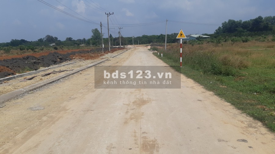 Đất 2 mặt tiền sổ riêng cạnh khu công nghệ cao HD 450, gần vòng xoay Hắc Dịch.