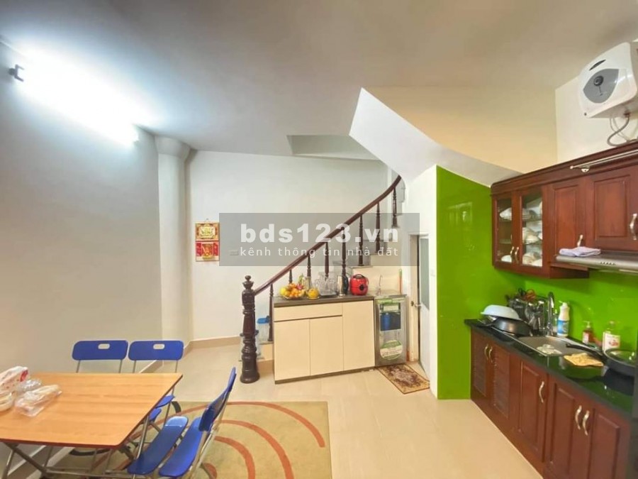Bán nhà Hoàng Quốc Việt, Phường Nghĩa Đô 50m2, 4 tầng, mặt tiền 5m giá 5.3 tỷ, cách ô tô tránh 5m
