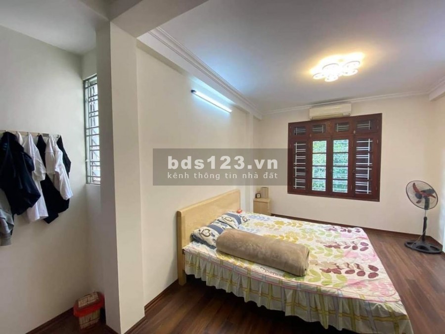 Bán nhà Hoàng Quốc Việt, Phường Nghĩa Đô 50m2, 4 tầng, mặt tiền 5m giá 5.3 tỷ, cách ô tô tránh 5m