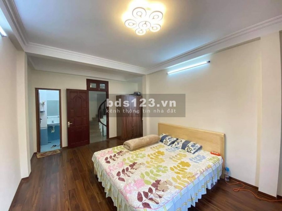 Bán nhà Hoàng Quốc Việt, Phường Nghĩa Đô 50m2, 4 tầng, mặt tiền 5m giá 5.3 tỷ, cách ô tô tránh 5m