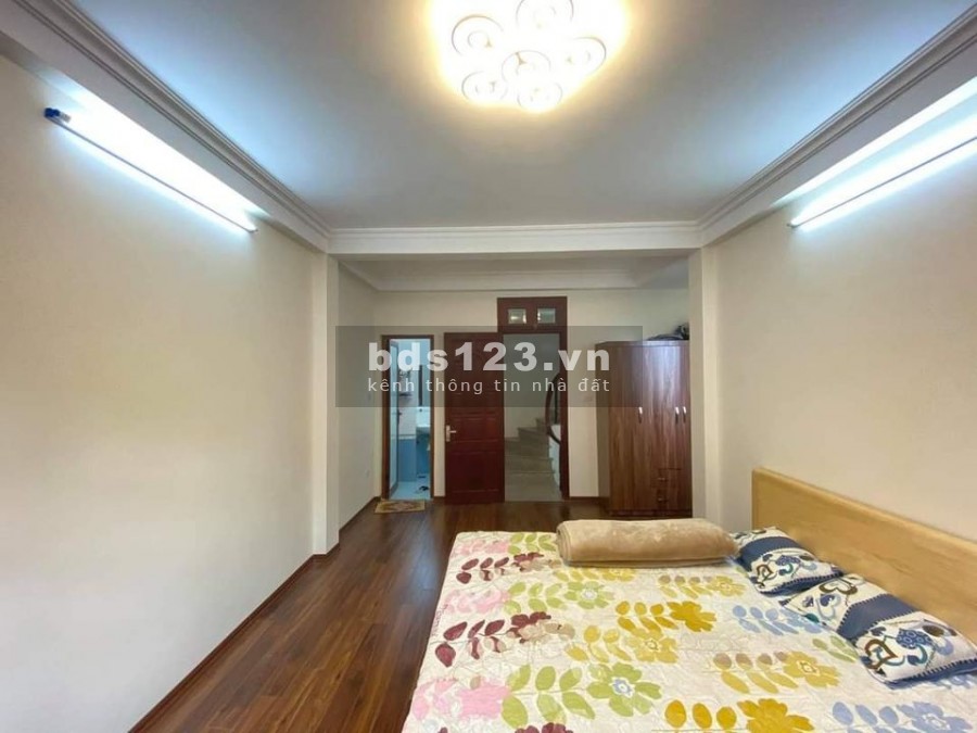 Bán nhà Hoàng Quốc Việt, Phường Nghĩa Đô 50m2, 4 tầng, mặt tiền 5m giá 5.3 tỷ, cách ô tô tránh 5m