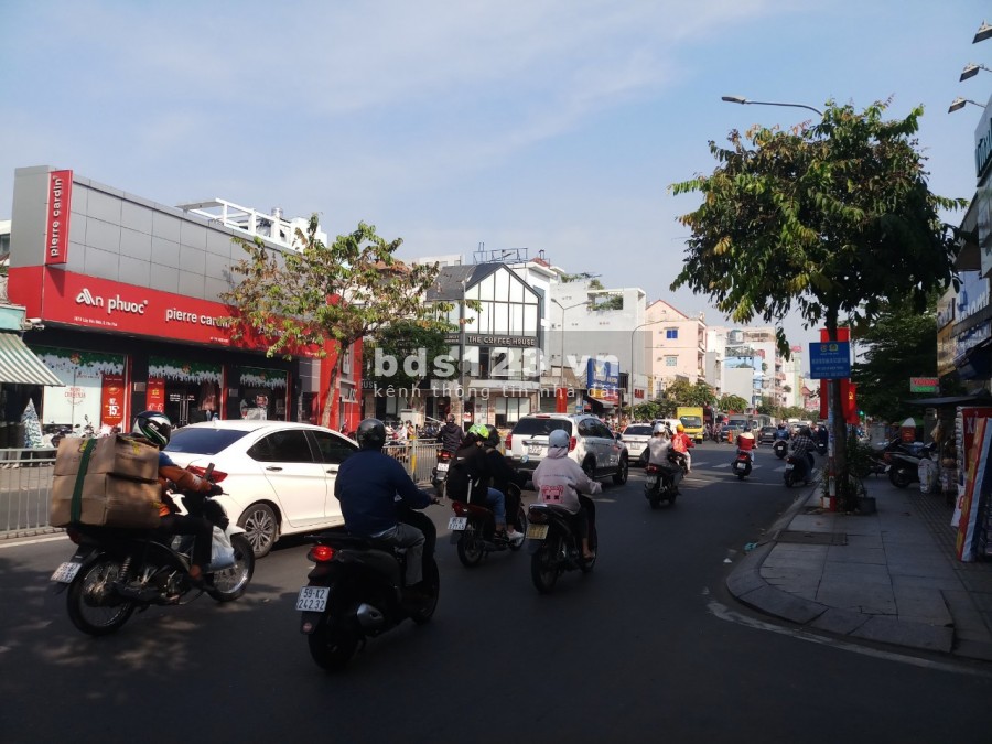 Tòa nhà Luỹ Bán Bích, Tân Phú, DT 16x35m (nở hậu 20m ). Gồm 2 Hầm, trệt, lửng, 8 lầu. Giá 135 Tỷ
