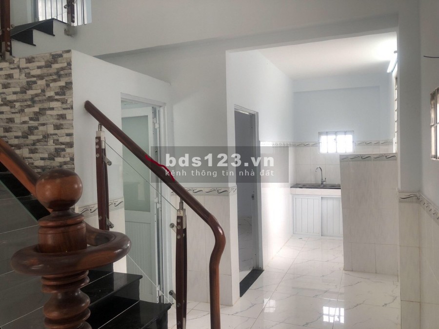 Bán rất gấp nhà 3.2mx8.2m HXH Nguyễn Khoái Phường 2 Quận 4 giảm từ 3 tỷ còn 2.7 tỷ