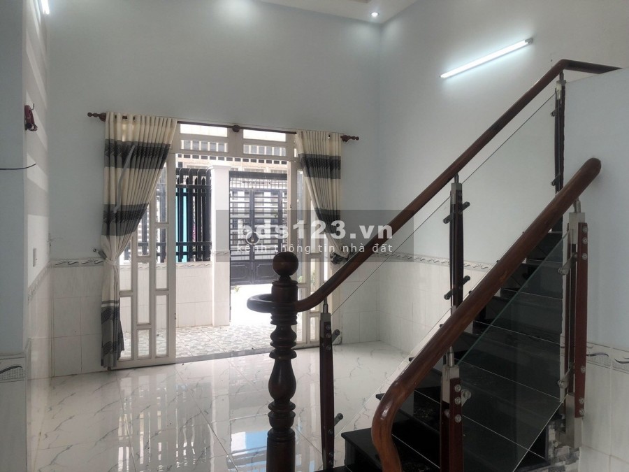 Bán rất gấp nhà 3.2mx8.2m HXH Nguyễn Khoái Phường 2 Quận 4 giảm từ 3 tỷ còn 2.7 tỷ